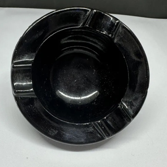 L. E. Smith  Black Amethyst Daisy Button Cigarette Ashtray - Picture 6 of 7